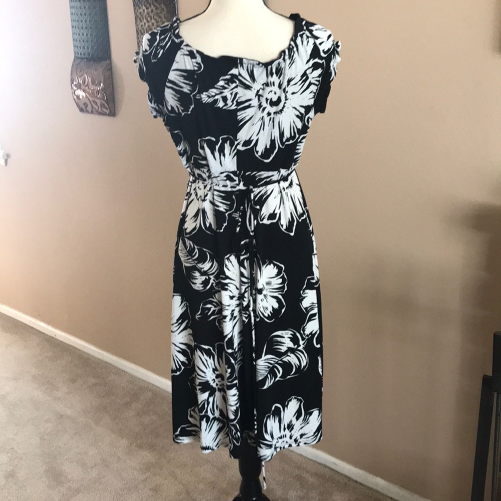 Dress - Picture 3 of 7